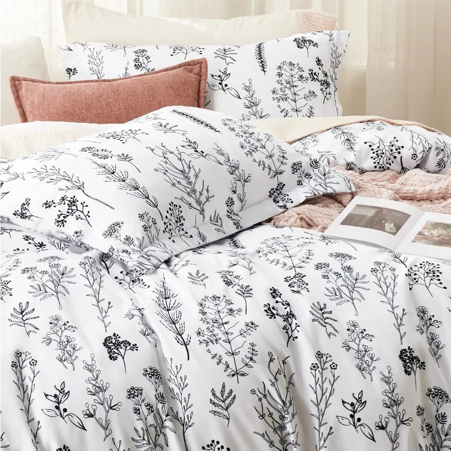 Midnight Meadow Reversible Duvet Cover Set