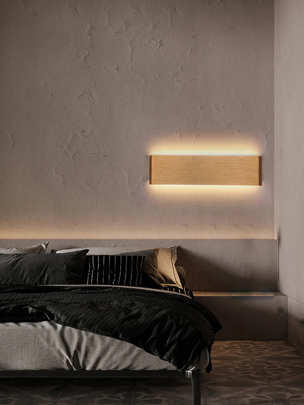 Linea Halo Wall Light