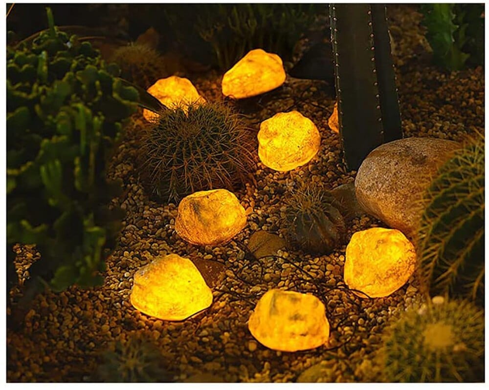 4-in-1 LED Solar Stone Blackbrdstore