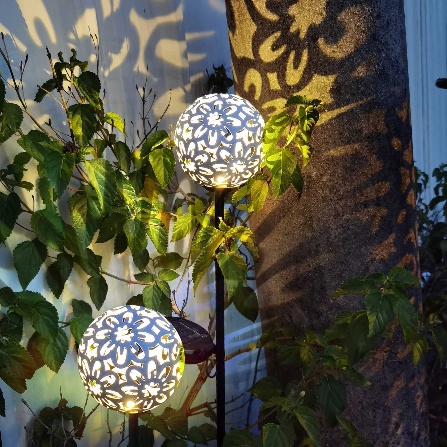 Daisy Solar Hollow Ball Lamp Blackbrdstore