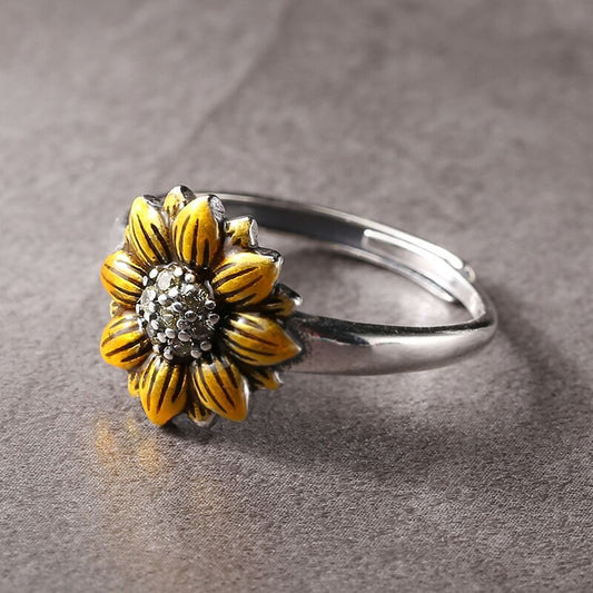 Vintage Daisy Rhinestones Ring